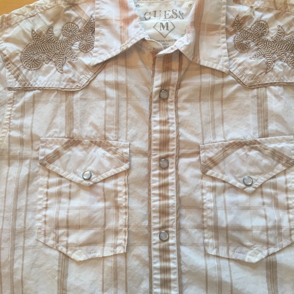GUESS Short Sleeve Summer Shirt. Medium - Picture 14 of 16